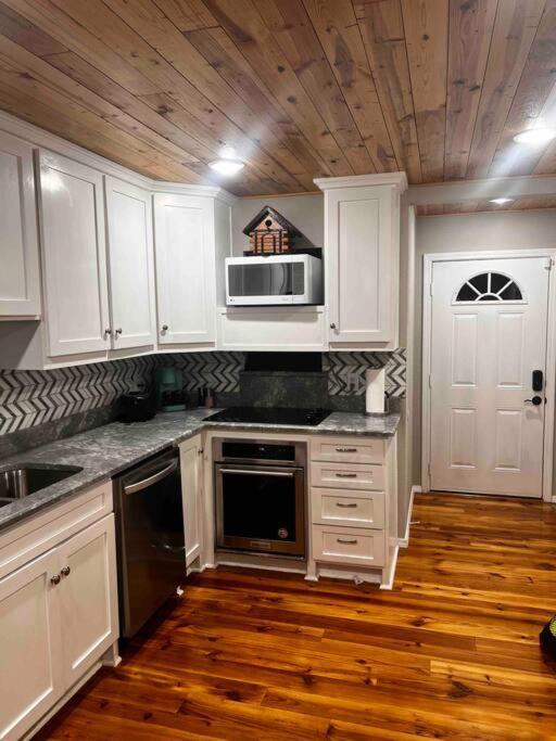 2 Bedroom Luxury Home.. Wooden Floors And Ceilings Dallas Kültér fotó